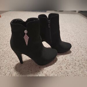 Elegant Black Ankle Boots Size 6 Bella Hanna Nuevas
